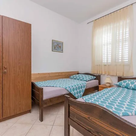 Neptun Apartment Pirovac